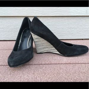 3/$30 or 2/$25 👠👠 Nine West Black suede wedges